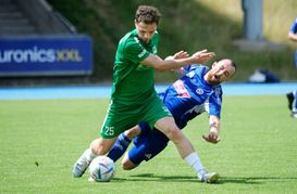 Zweikampf im Derby. In dieser Szene kauft Maichingens Mirza Vila dem Sindelfinger Tobias Kubitzsch den Schneid ab. Beim Hinspiel hatte der VfL Sindelfingen trotzdem mit 3:1 die Nase vorn.
